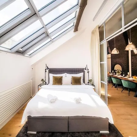 5br+2bath Old Town Industrial Penthouse, A/c Praga