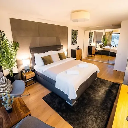 Apartamento 5br+2bath Old Town Industrial Penthouse, A/c