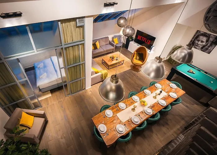 5br+2bath Old Town Industrial Penthouse, A/c 아파트 프라하