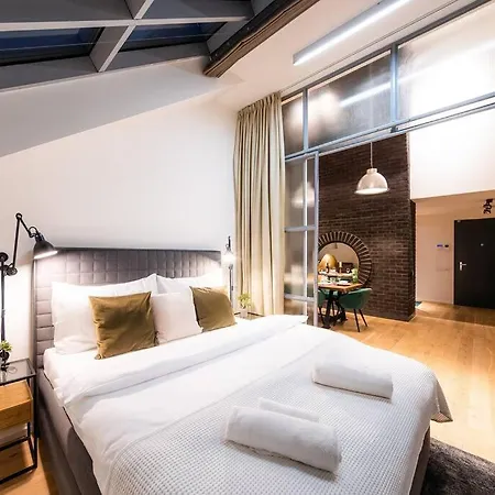 5br+2bath Old Town Industrial Penthouse, A/c * 布拉格