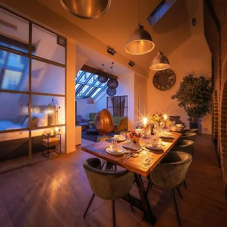 Lejlighed 5br+2bath Old Town Industrial Penthouse, A/c *