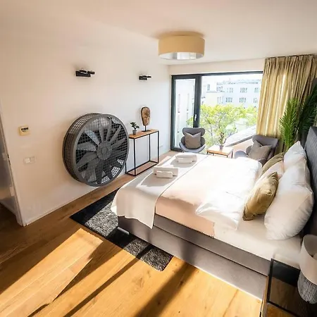 5br+2bath Old Town Industrial Penthouse, A/c Prag