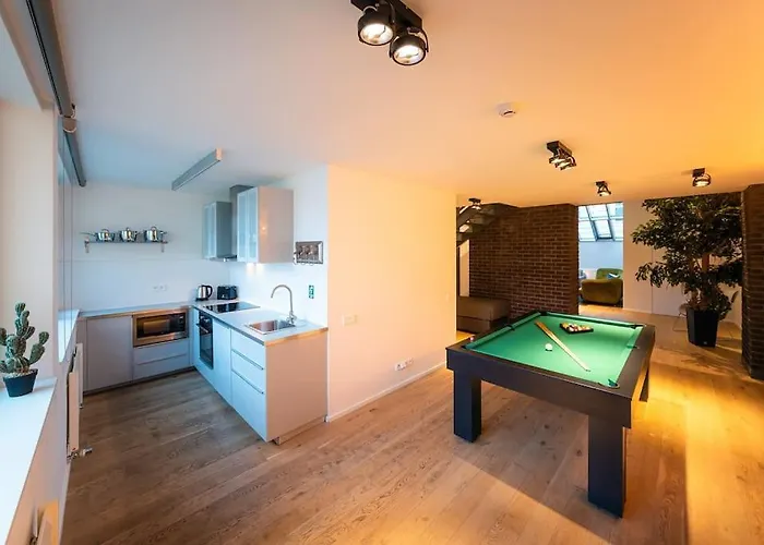 5br+2bath Old Town Industrial Penthouse, A/c